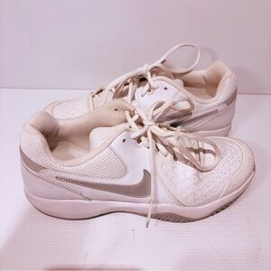 NIKE Air Zoom Resistance Women's Tennis Shoes - Size  9